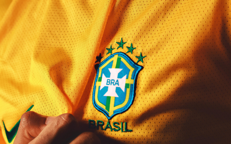 CBF ANUNCIA A SAÍDA DE DORIVAL JÚNIOR APÓS GOLEADA: ADEUS, MAS COM RESPEITO (OU QUASE)